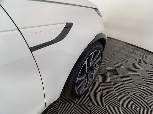 Certified 2025 Land Rover Discovery Dynamic SE image 40