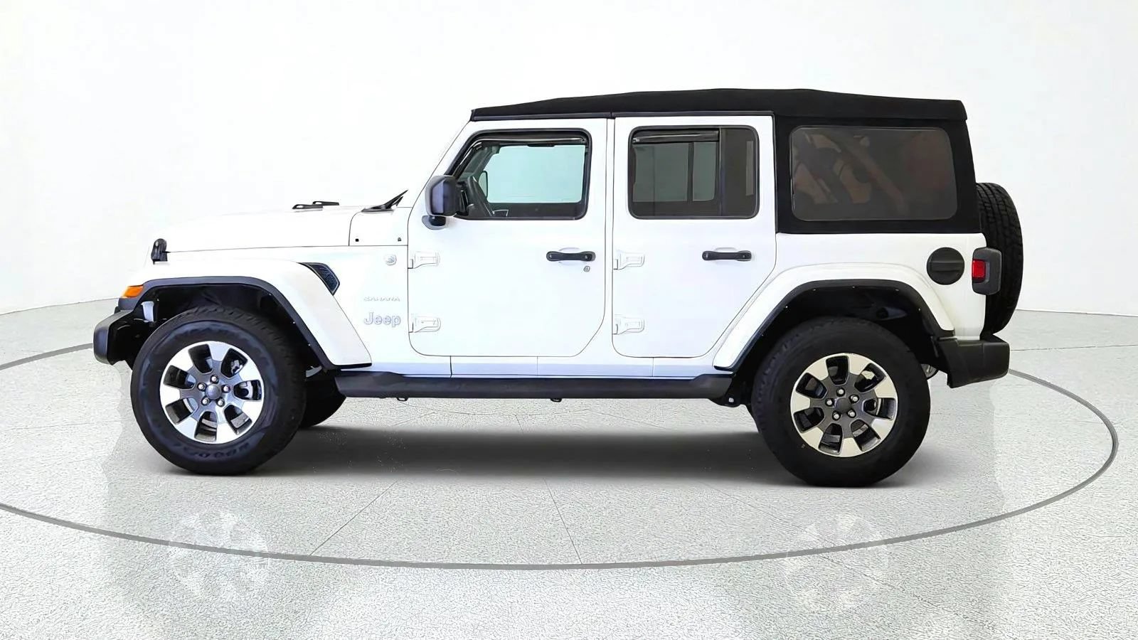 Used 2022 Jeep Wrangler Unlimited Sahara AWD/4WD image 5