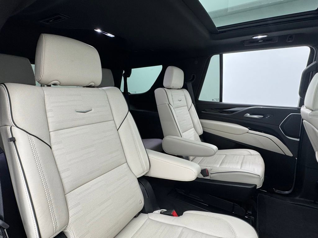 Used 2023 Cadillac Escalade Sport w/ LPO, ONYX Package AWD/4WD image 43