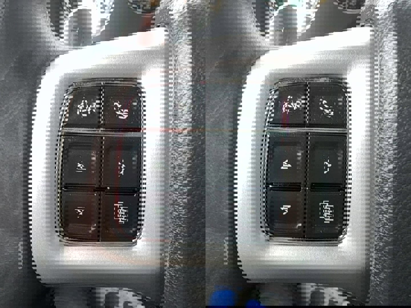 Used 2014 Dodge Challenger SXT image 15