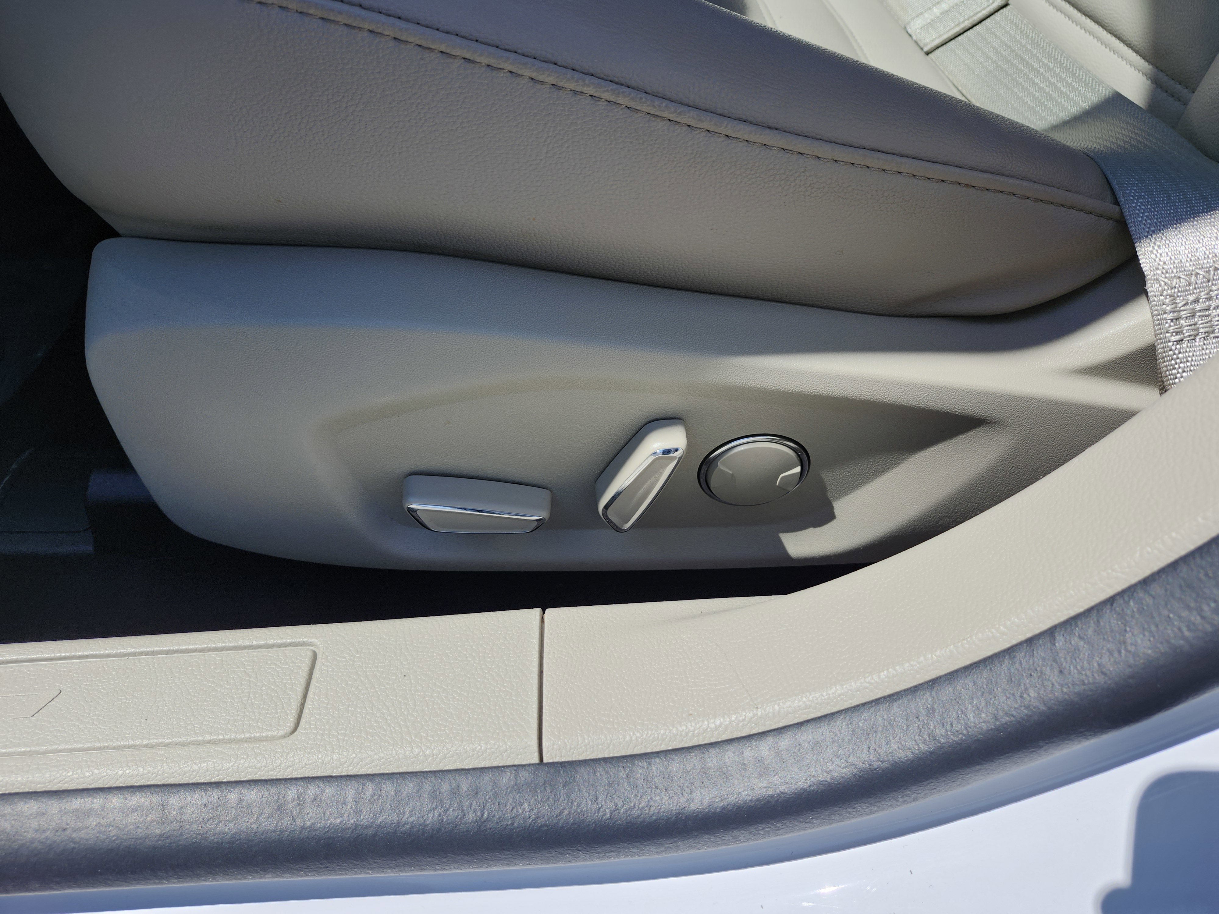 Used 2020 Ford Fusion SEL image 24