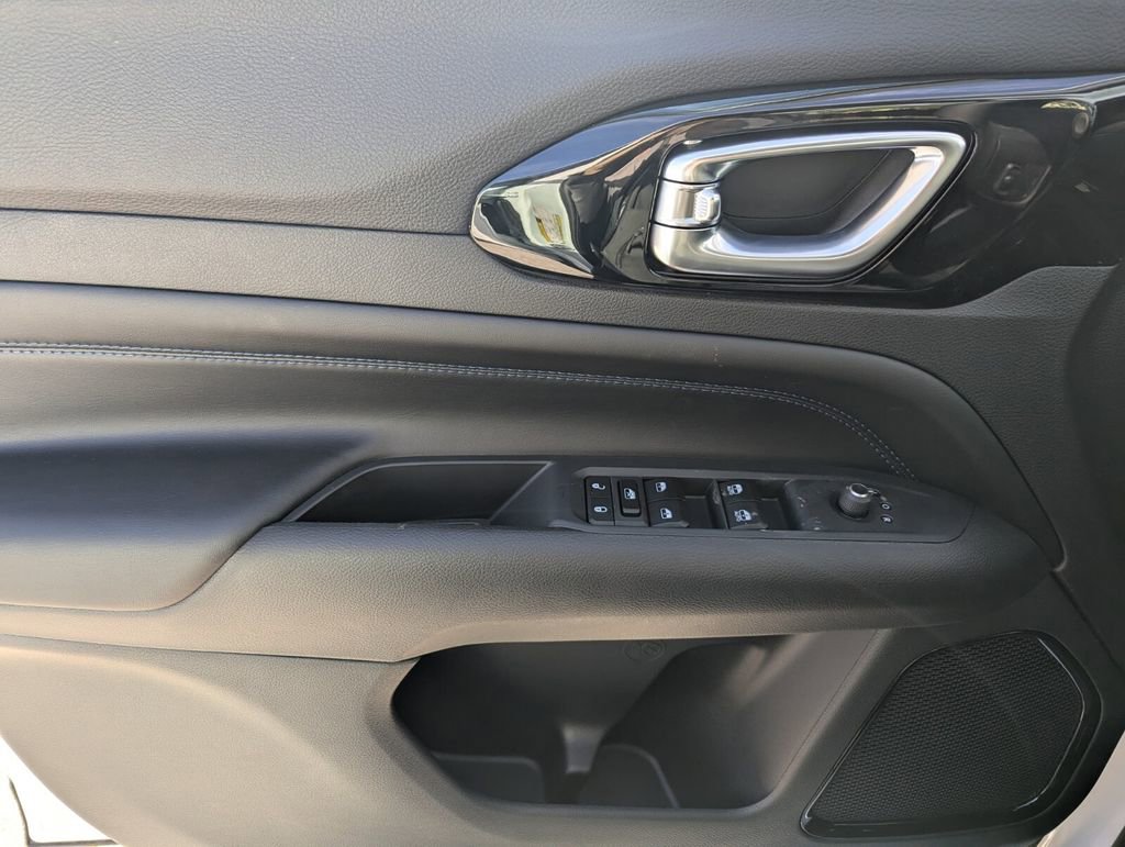 New 2026 Jeep Compass Latitude image 14