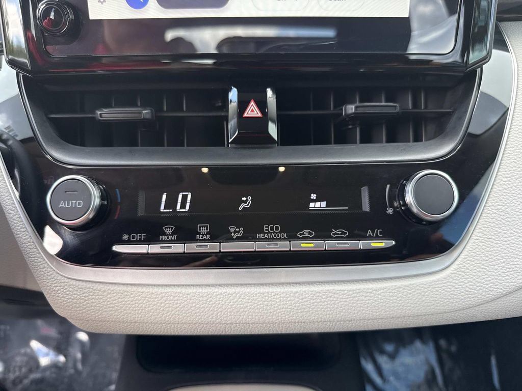 Used 2025 Toyota Corolla LE FWD image 28