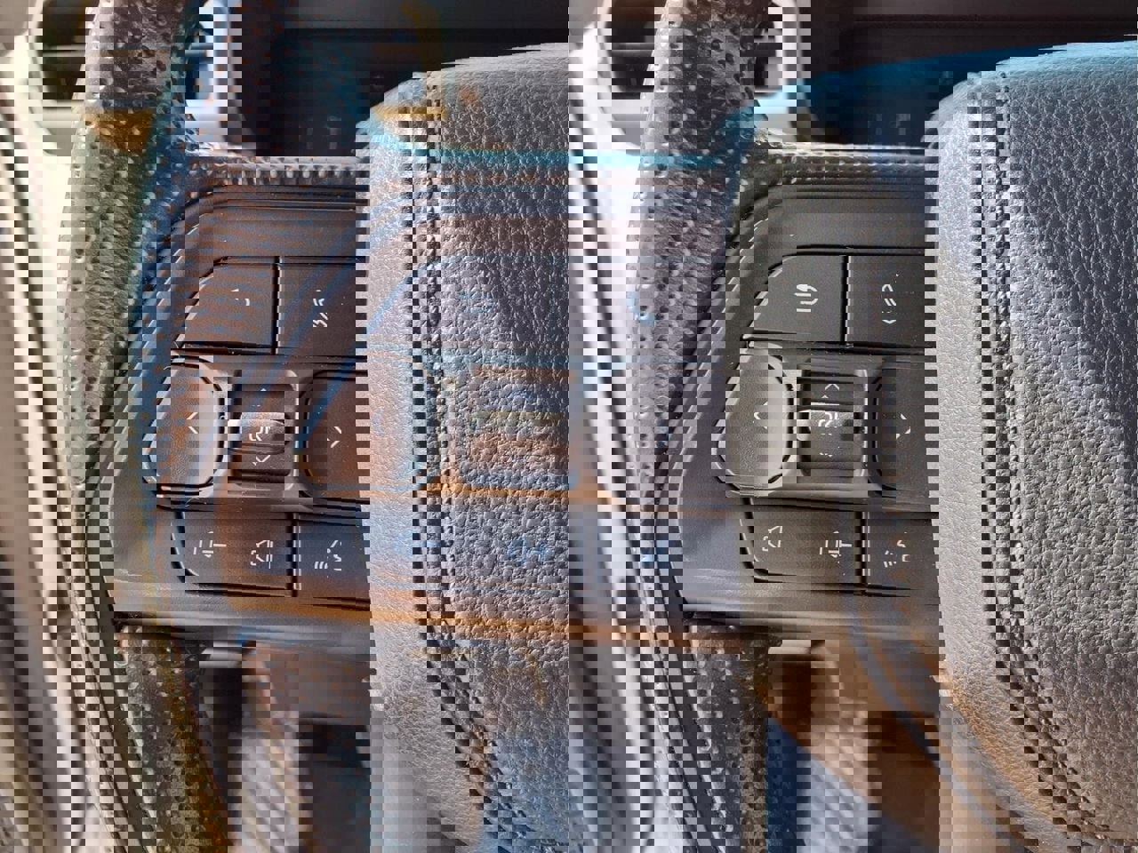 Certified 2025 Toyota Tacoma SR5 image 25