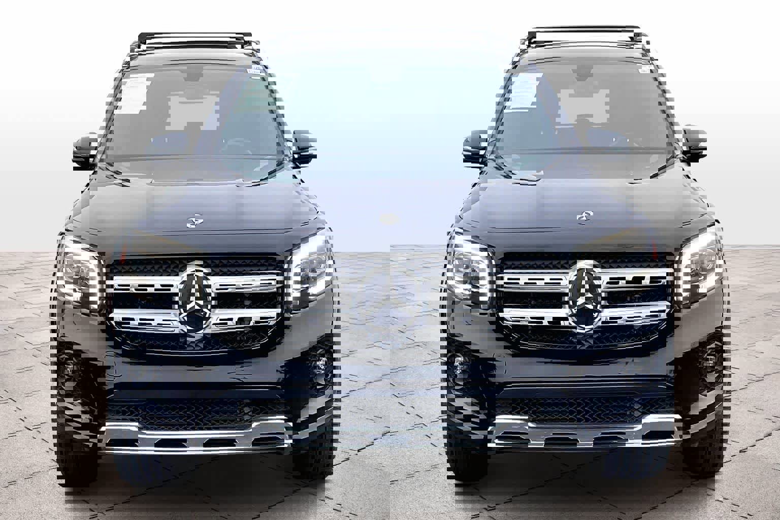 Used 2023 Mercedes-Benz GLB 250 image 3