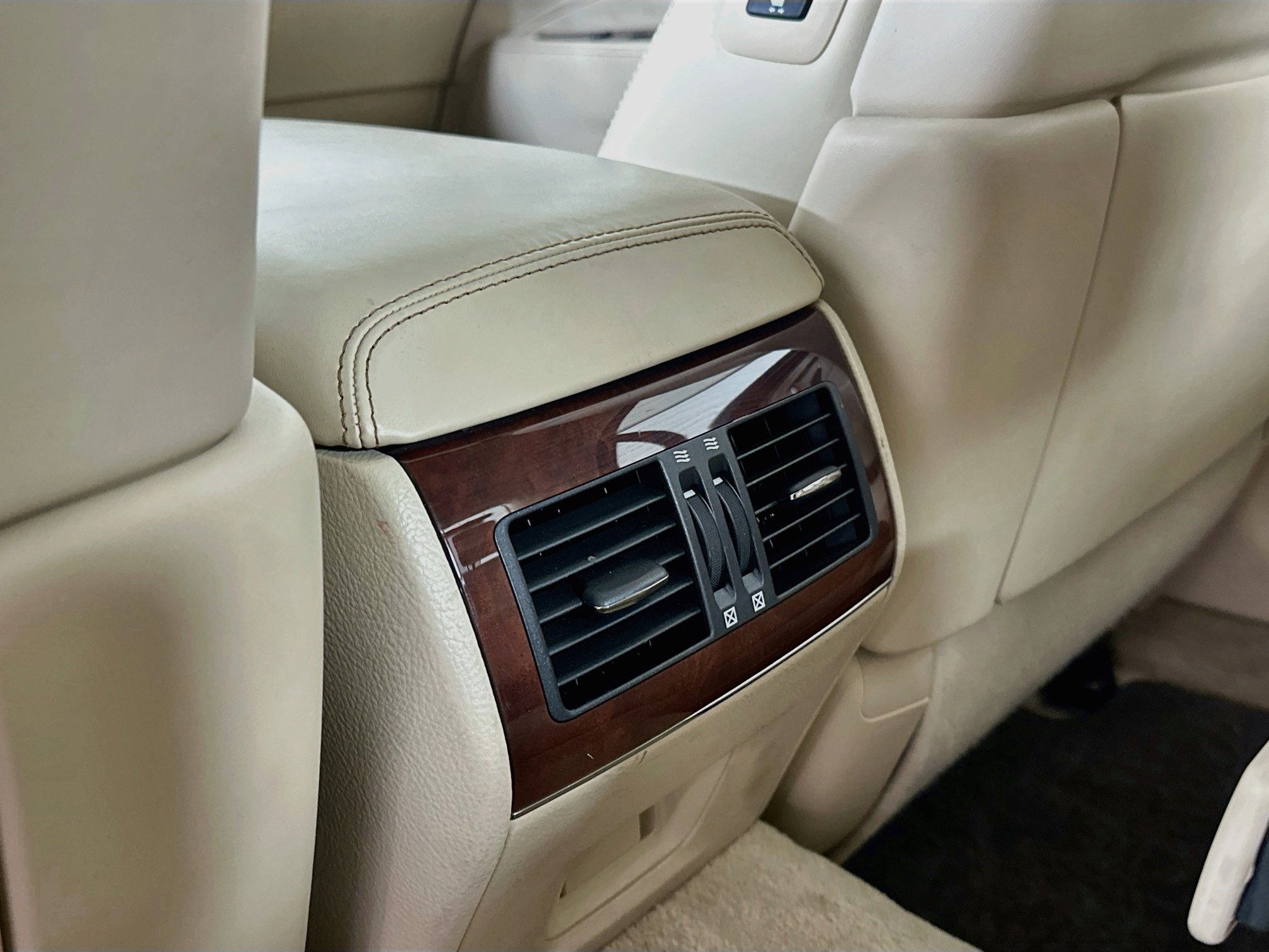 Used 2015 Lexus LS 460 w/ Comfort Package RWD image 28