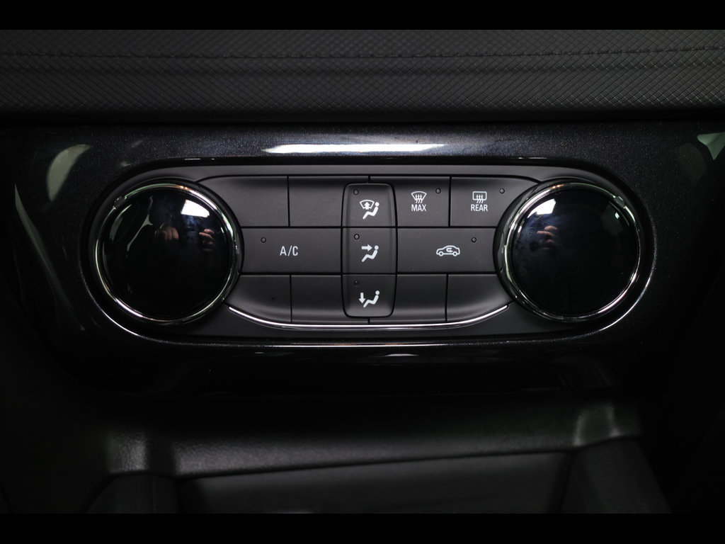 Used 2025 Chevrolet TrailBlazer LT FWD image 24