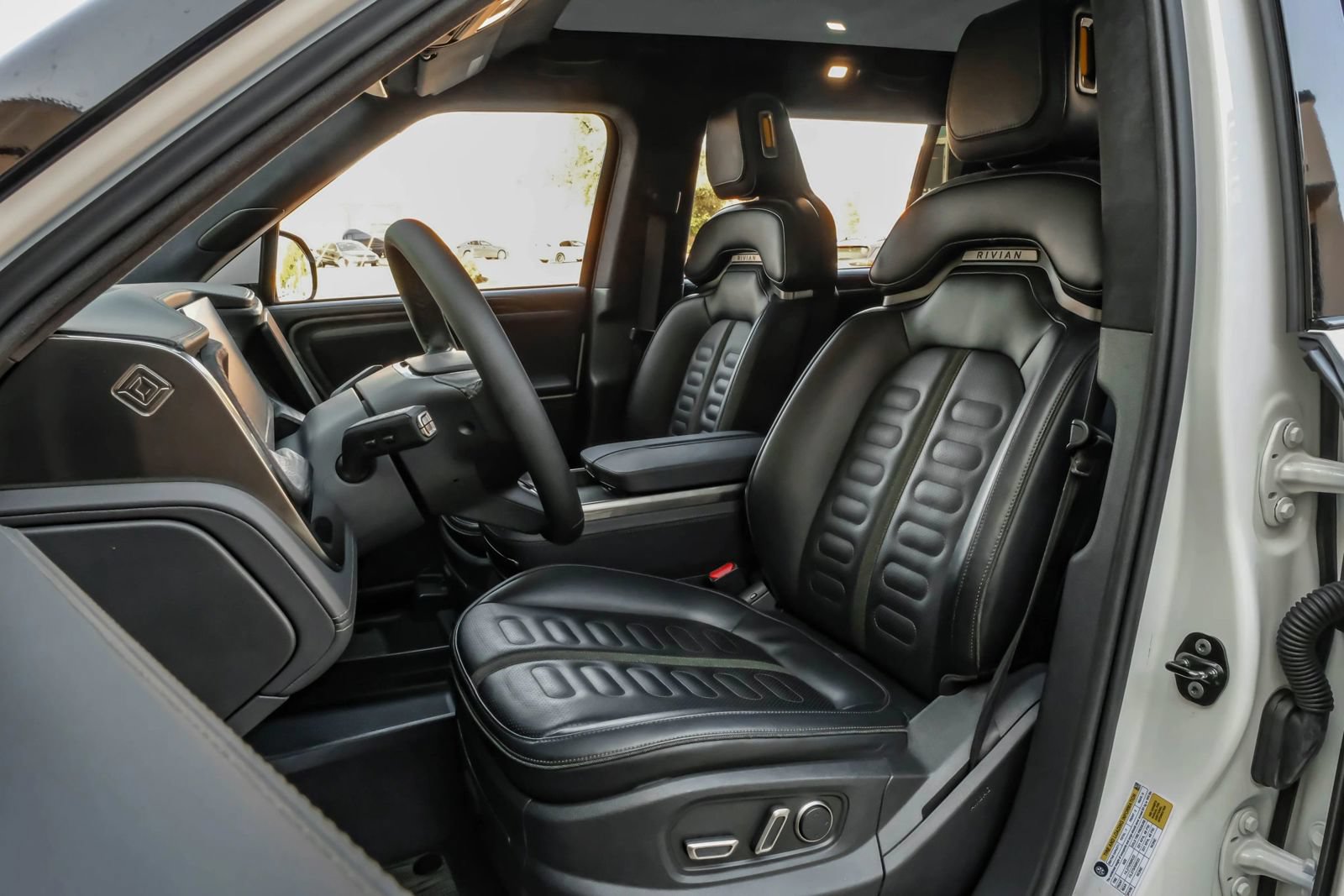 Used 2024 Rivian R1S Adventure AWD/4WD image 41