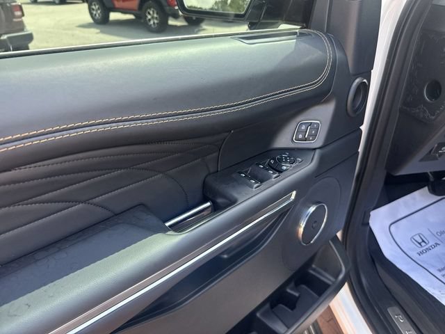 Used 2024 Ford Expedition Platinum AWD/4WD image 13