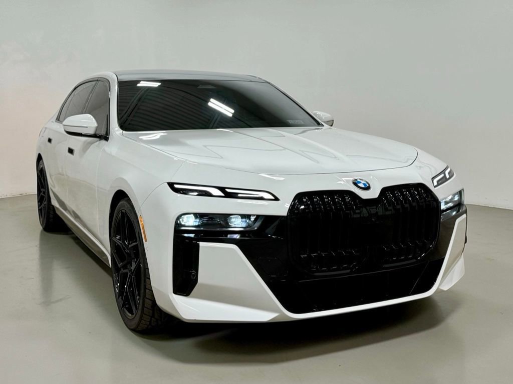 Used 2024 BMW 760i xDrive w/ Premium Package image 16