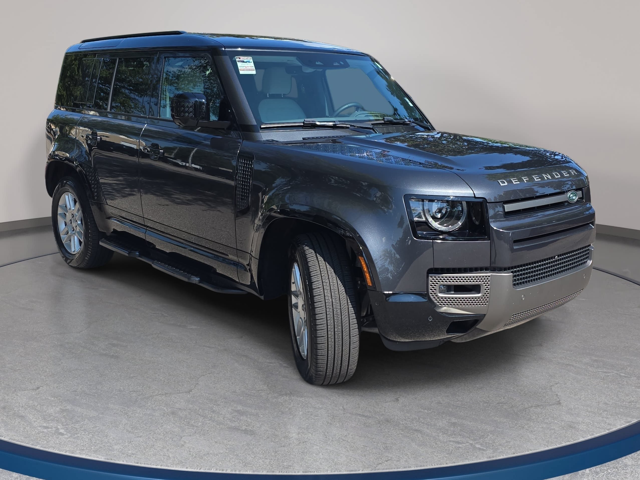 Used 2025 Land Rover Defender 110 X-Dynamic SE AWD/4WD image 3