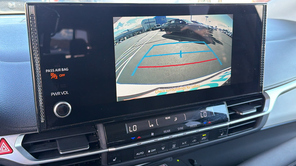 Used 2025 Toyota Sienna XLE FWD image 16