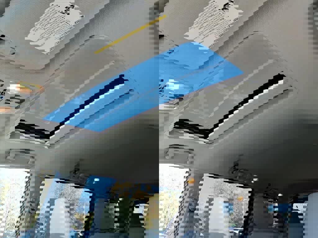 Used 2015 Toyota Sienna XLE w/ XLE Navigation Package image 15