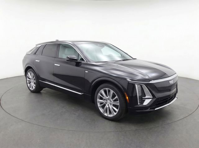Used 2025 Cadillac Optiq Luxury 2 w/ LPO, Floor Liner Package AWD/4WD image 2