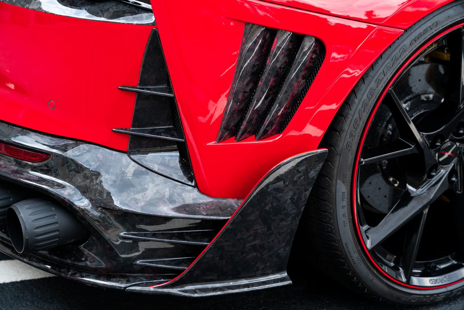 Used 2020 Ferrari 812 Superfast RWD image 14