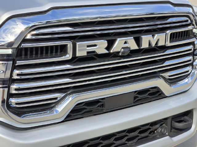 Used 2026 RAM 2500 Laramie AWD/4WD image 11