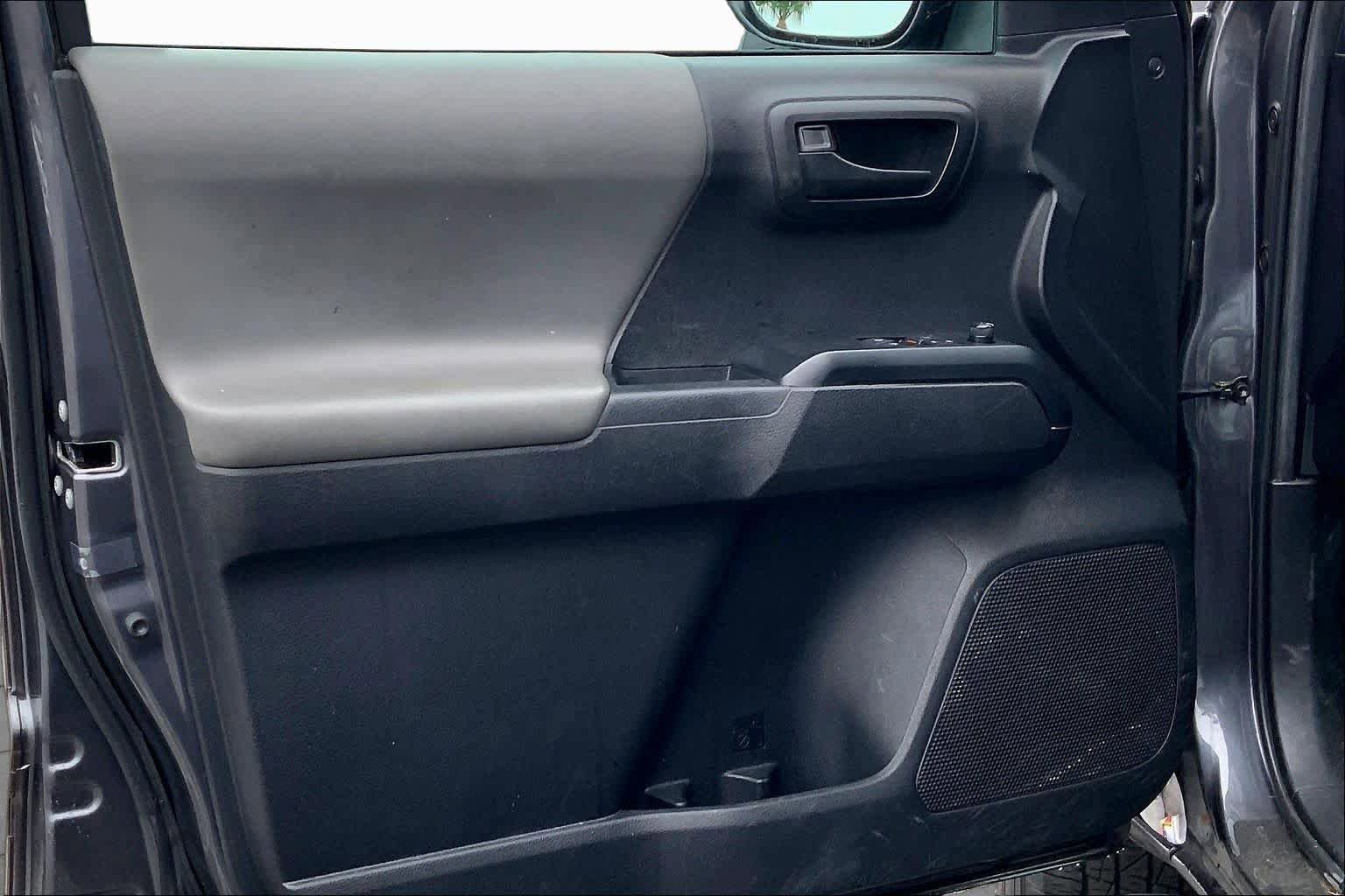 Used 2022 Toyota Tacoma SR w/ SR Convenience Package RWD image 20