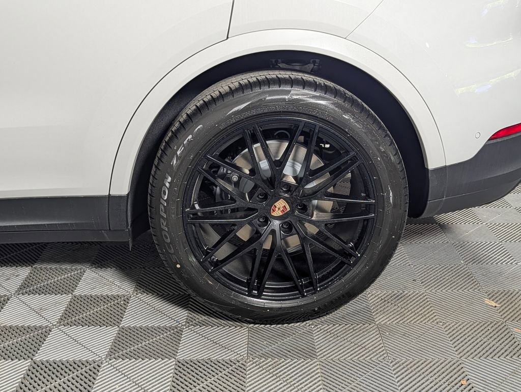 New 2026 Porsche Cayenne Coupe AWD/4WD image 12