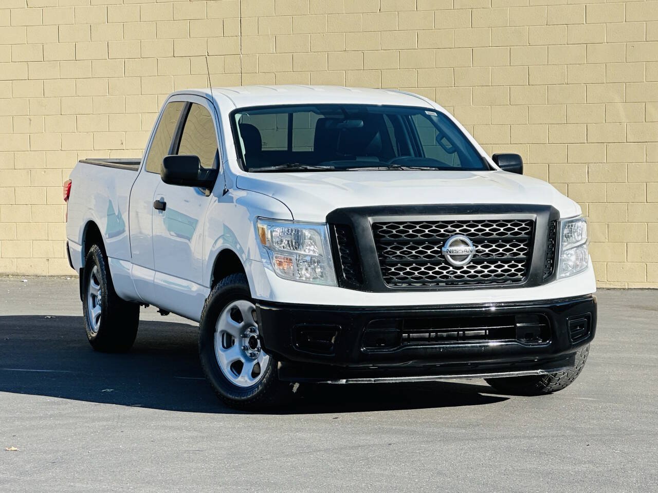 Used 2017 Nissan Titan S AWD/4WD image 1