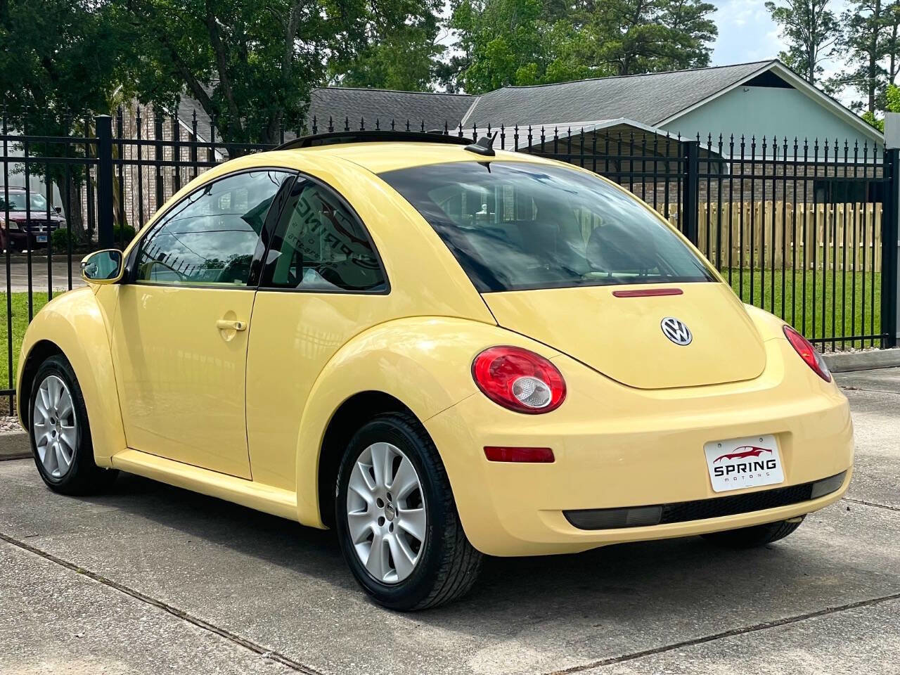 Used 2009 Volkswagen Beetle Coupe FWD image 9
