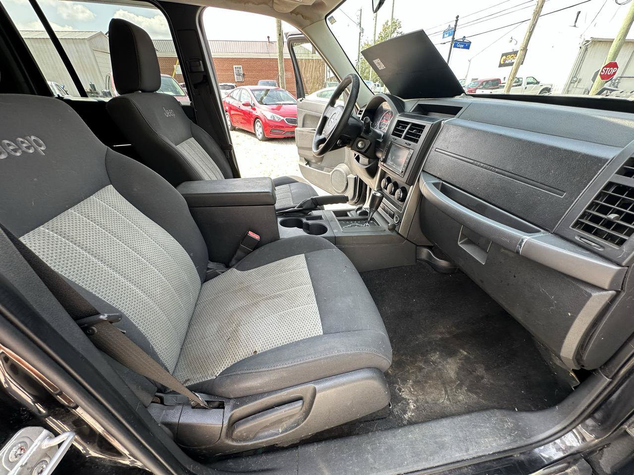 Used 2009 Jeep Liberty Sport AWD/4WD image 14
