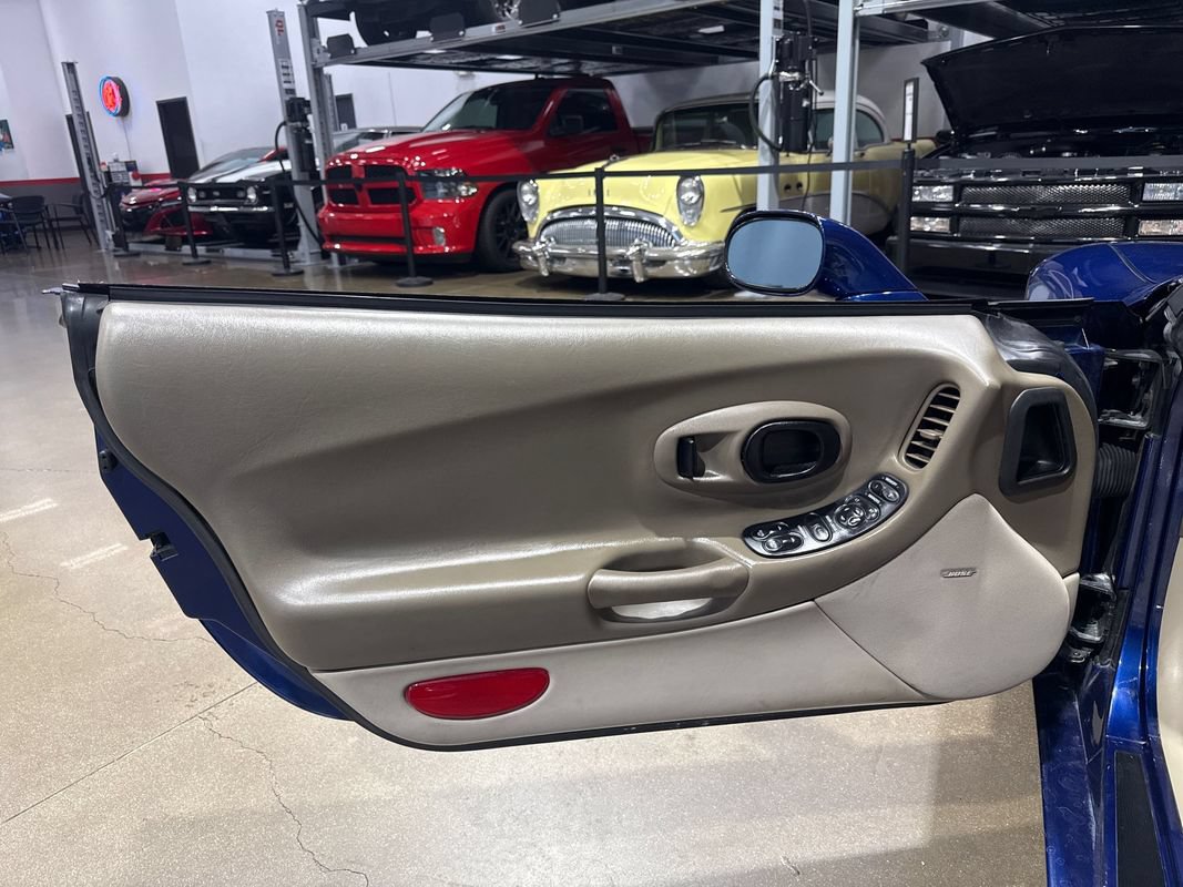 Used 2004 Chevrolet Corvette Convertible w/ Preferred Equipment Group RWD image 93