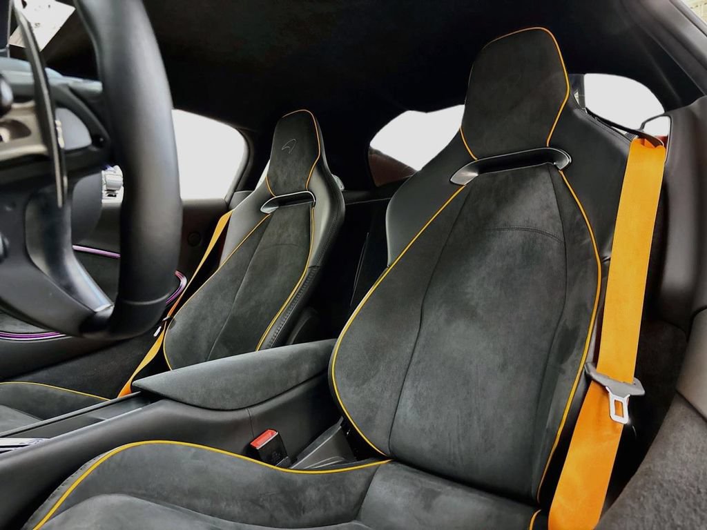 Used 2025 McLaren Artura RWD image 13