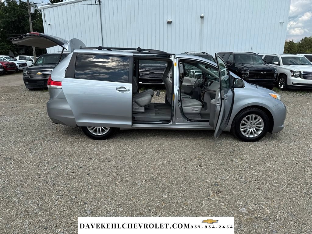 Used 2014 Toyota Sienna XLE w/ Entertainment Package FWD image 35