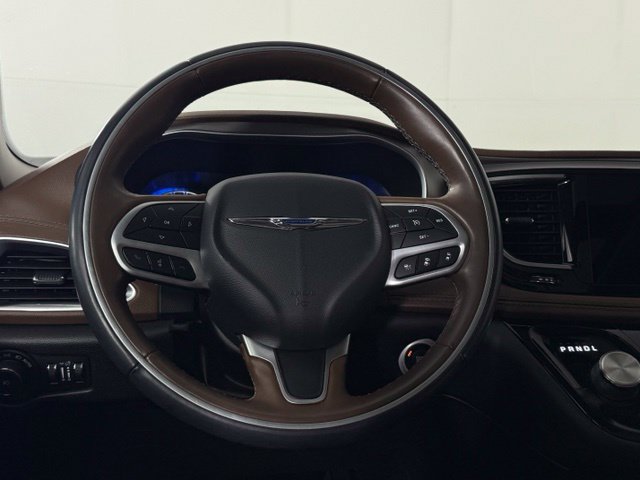 Used 2018 Chrysler Pacifica Limited w/ Tire & Wheel Group FWD image 23