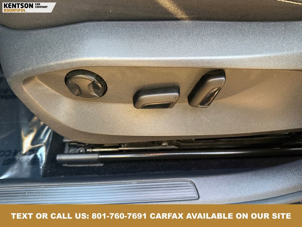 Used 2025 Volkswagen Taos SE image 30