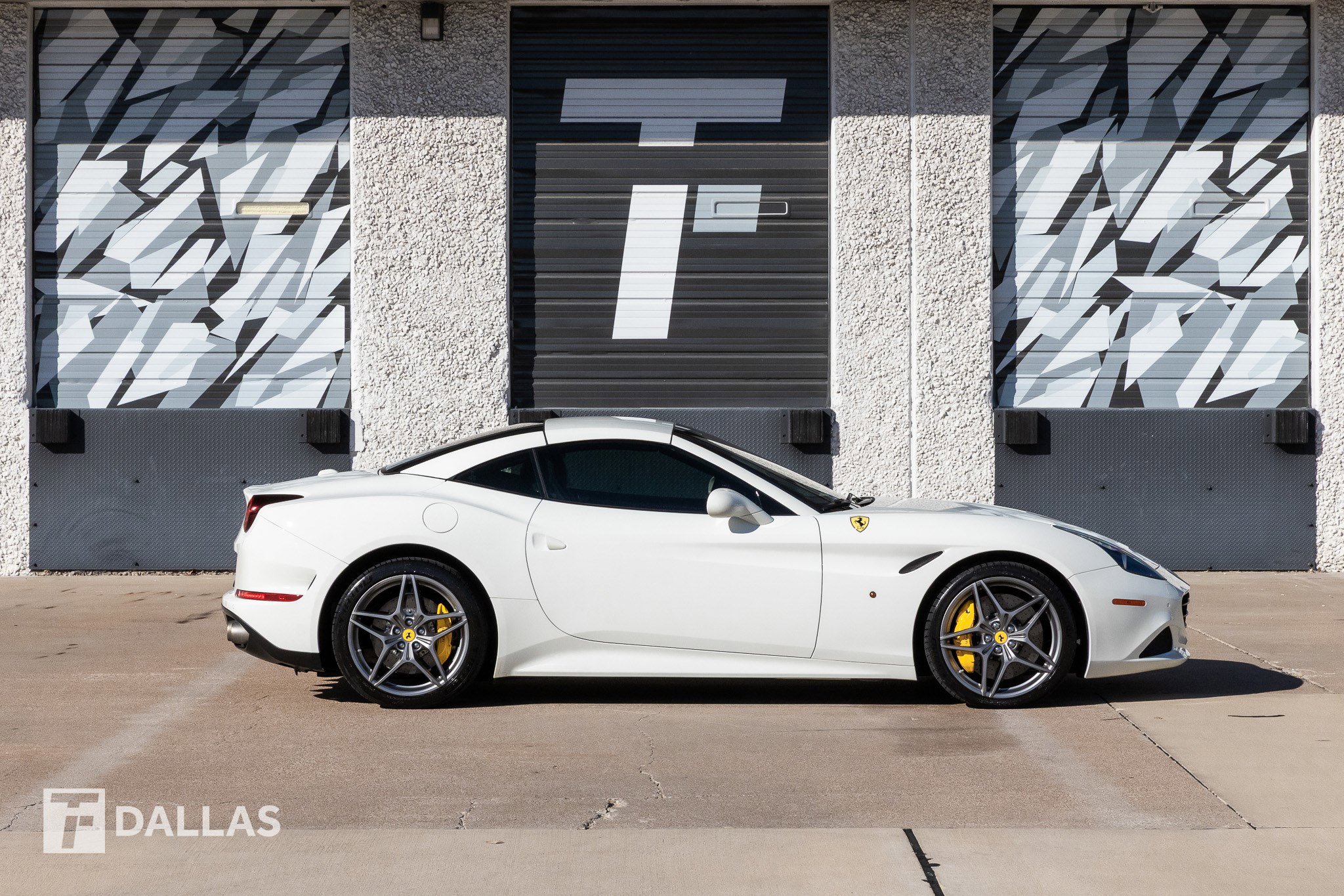 Used 2015 Ferrari California T image 17