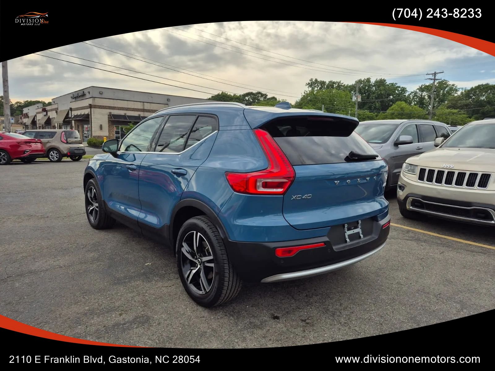 Used 2024 Volvo XC40 B5 Core AWD/4WD image 2