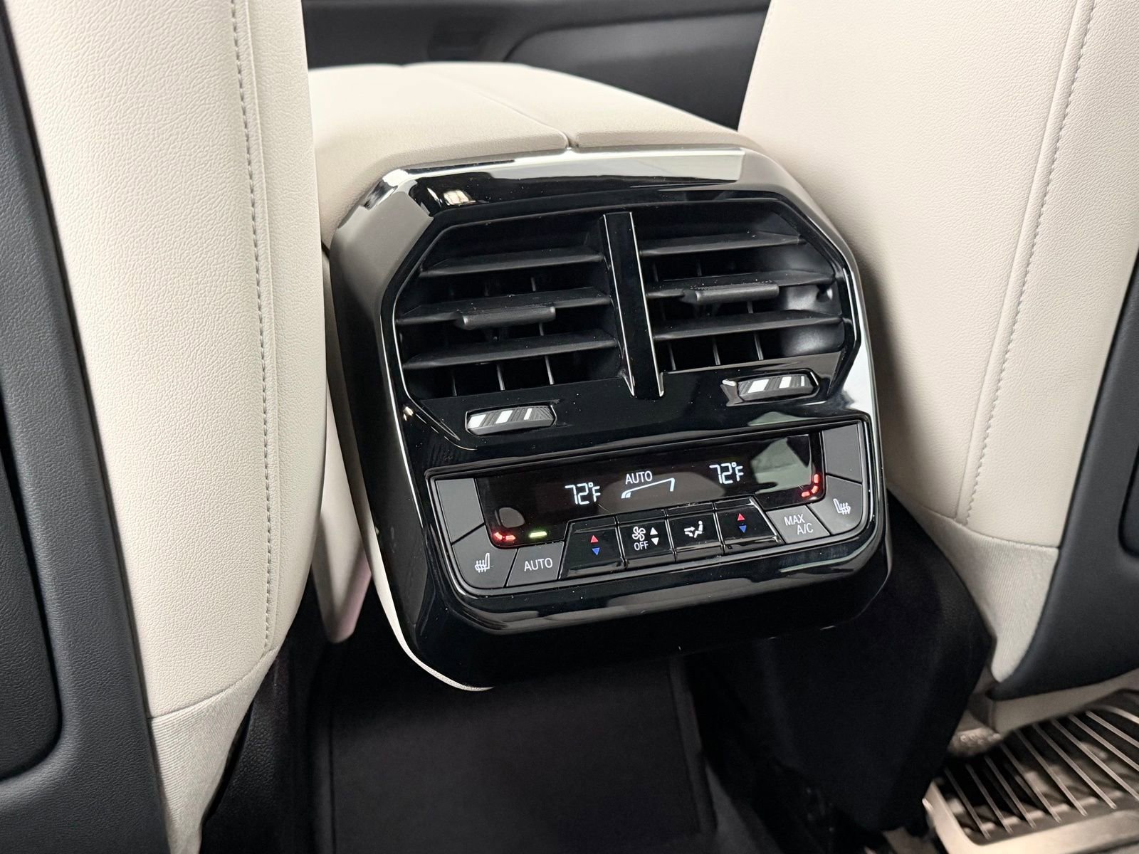 Used 2023 BMW iX xDrive50 w/ Premium Package AWD/4WD image 35