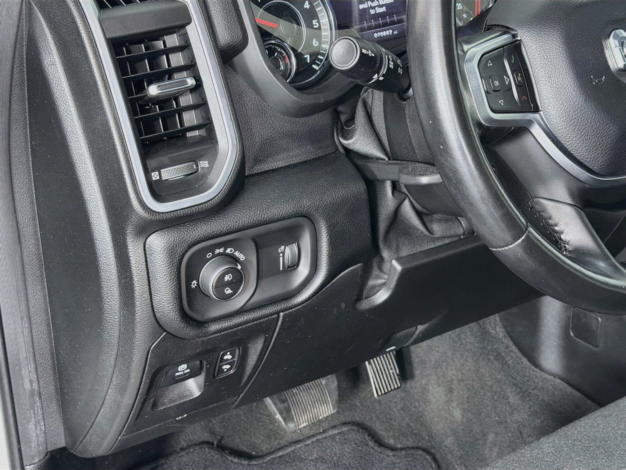 Used 2021 RAM 1500 Big Horn AWD/4WD image 16