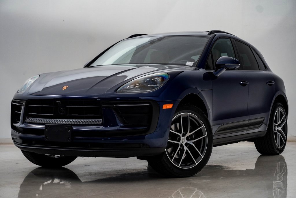 Certified 2025 Porsche Macan image 1