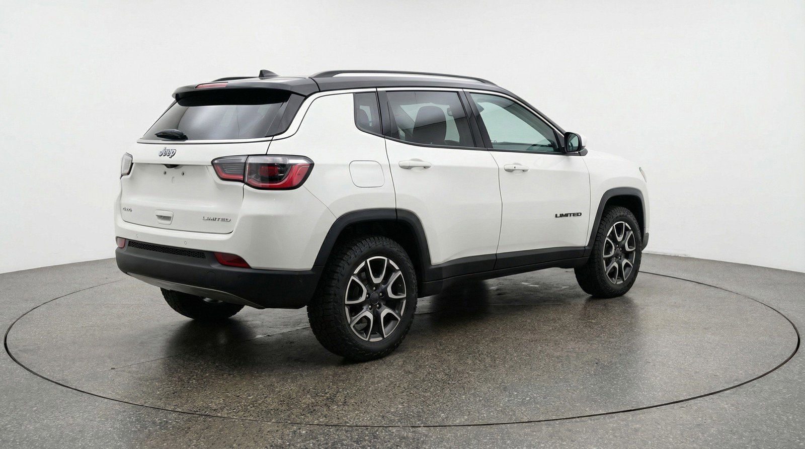 Used 2025 Jeep Compass Trailhawk AWD/4WD image 9