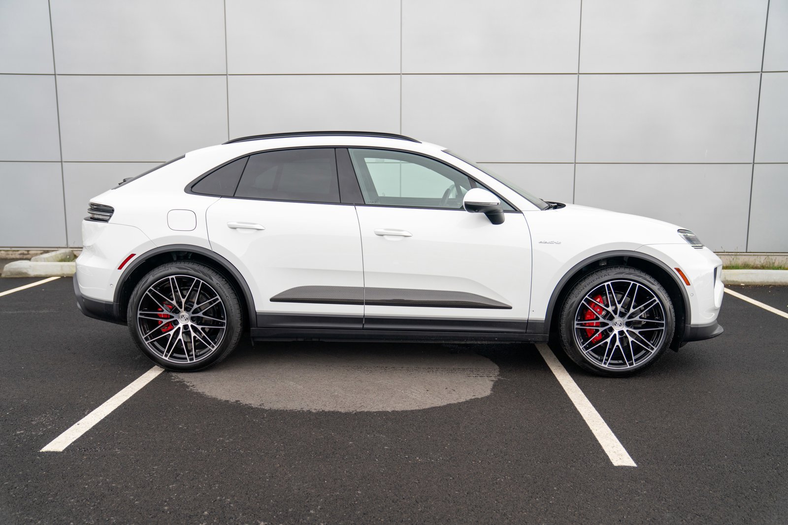 New 2026 Porsche Macan 4S Electric AWD/4WD image 8