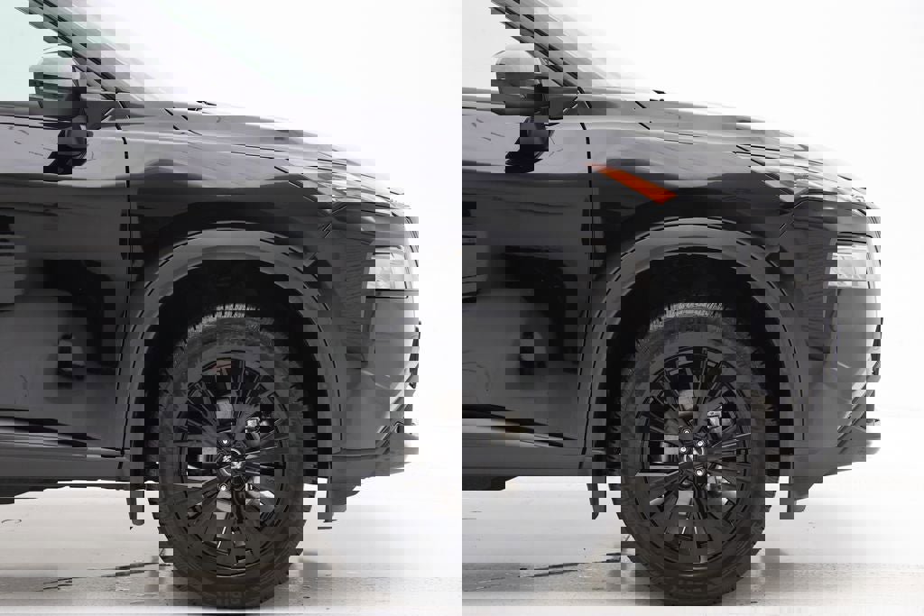 Used 2023 Nissan Rogue SV w/ SV Premium Package image 4