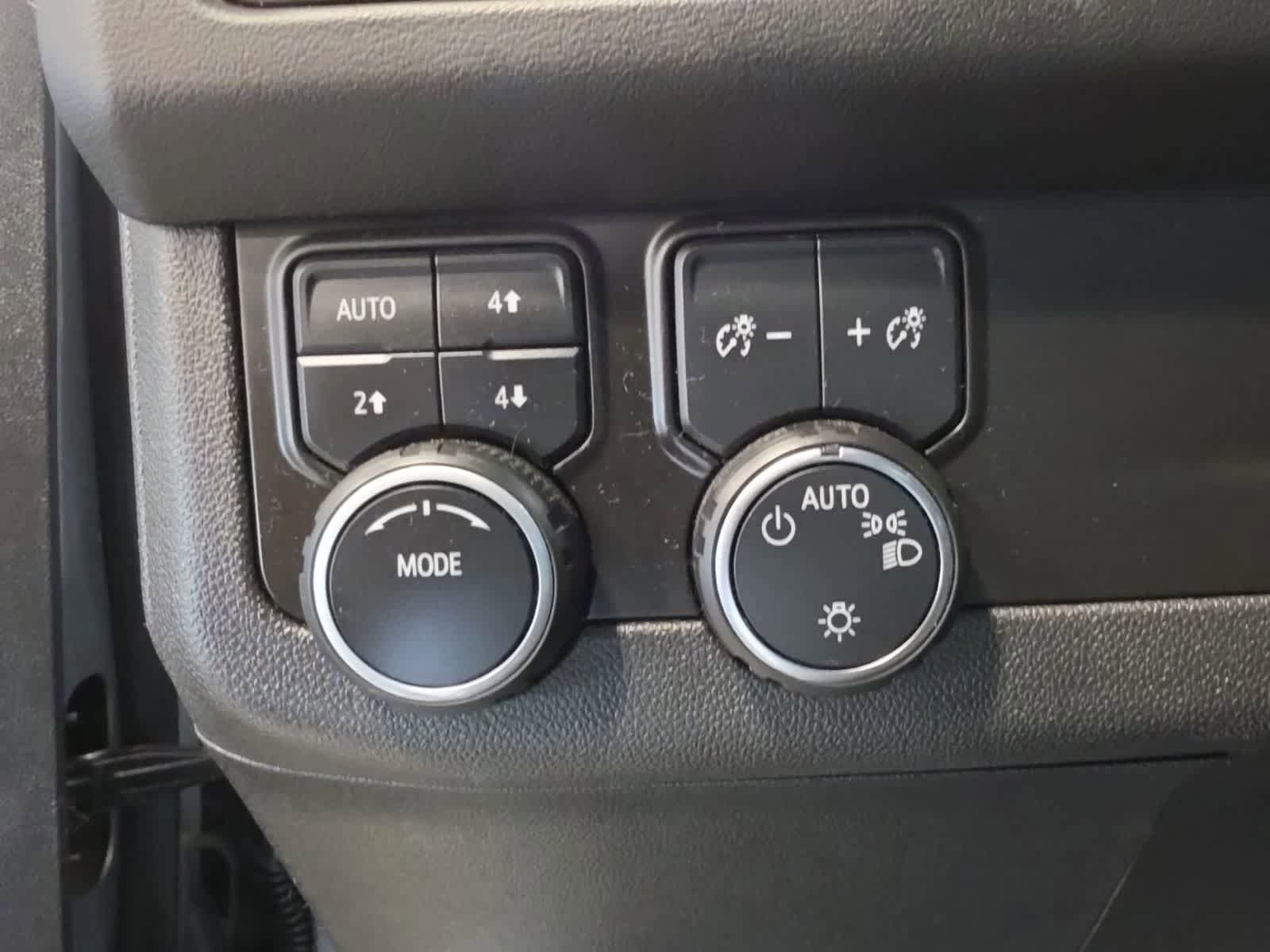 Used 2023 Chevrolet Tahoe Premier AWD/4WD image 21