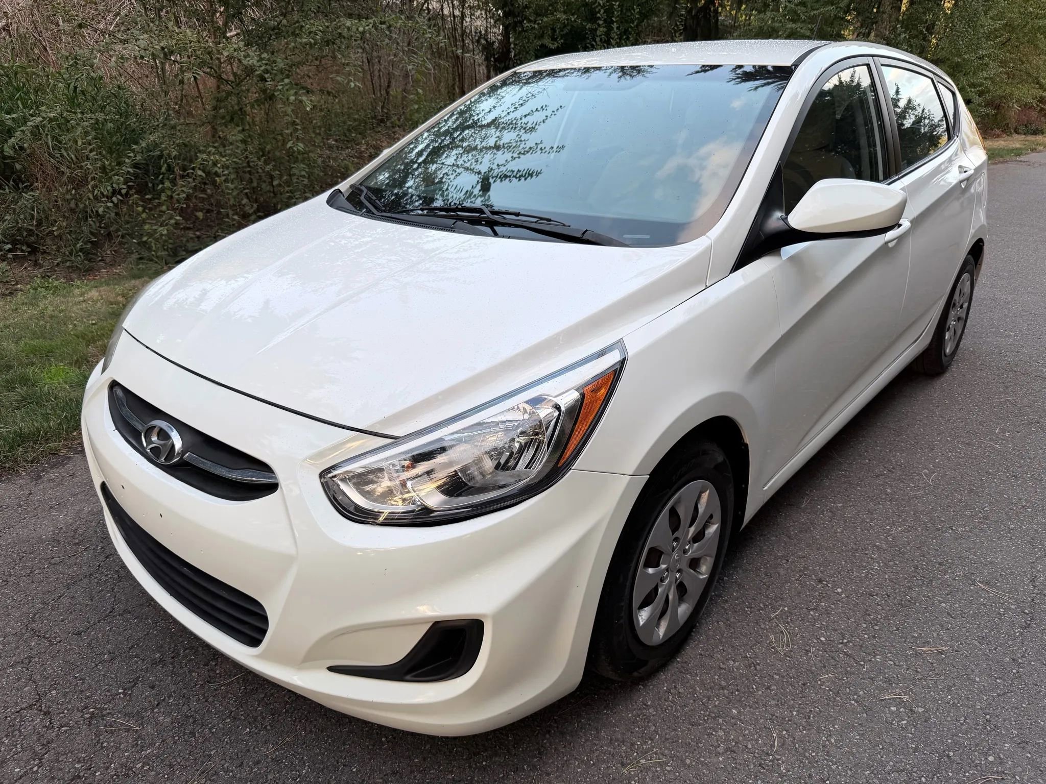 Used 2016 Hyundai Accent SE image 1