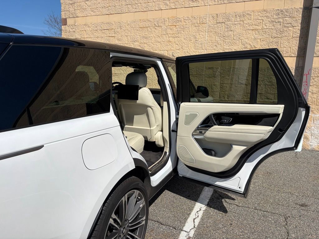 Certified 2023 Land Rover Range Rover Long Wheelbase SE AWD/4WD image 16
