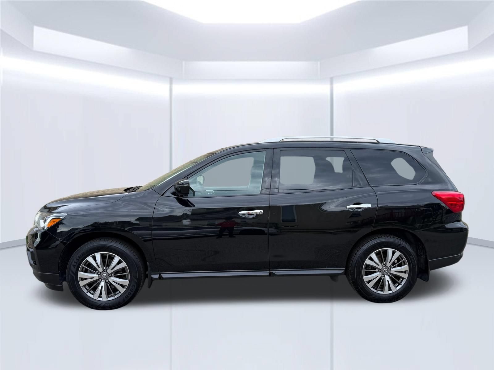 Used 2019 Nissan Pathfinder S AWD/4WD image 8