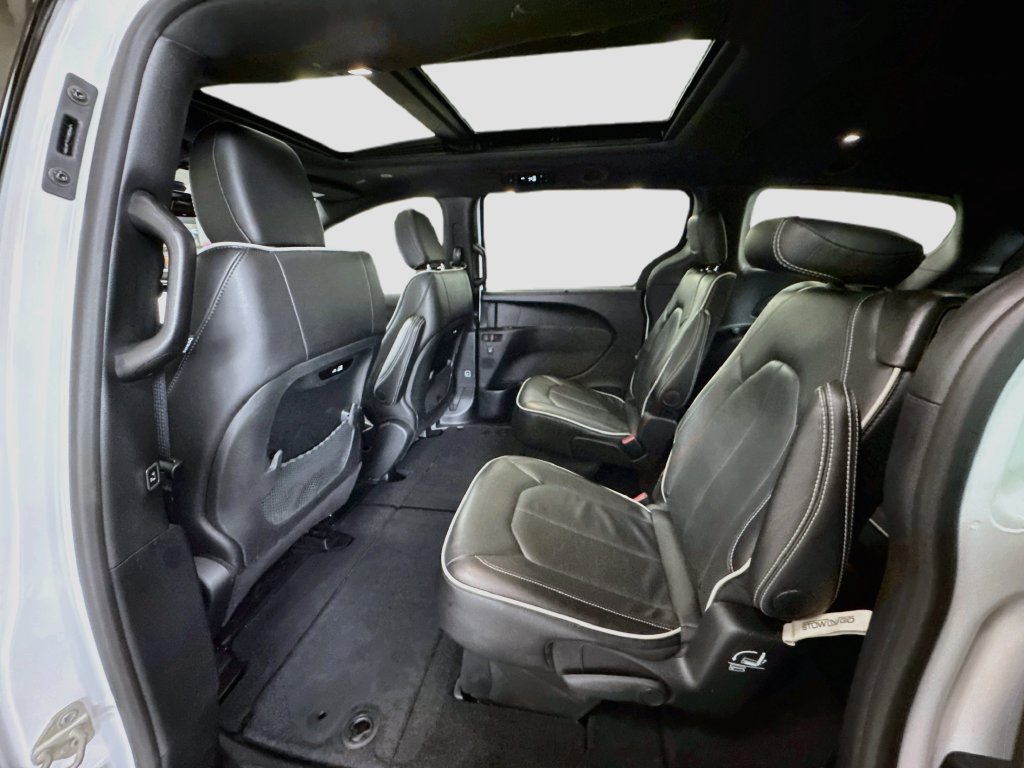 Used 2026 Chrysler Pacifica Limited FWD image 30