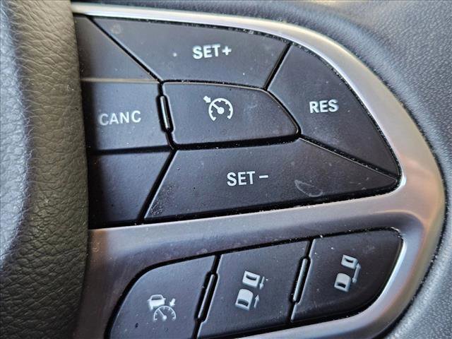 Used 2022 Chrysler Pacifica Touring-L image 16