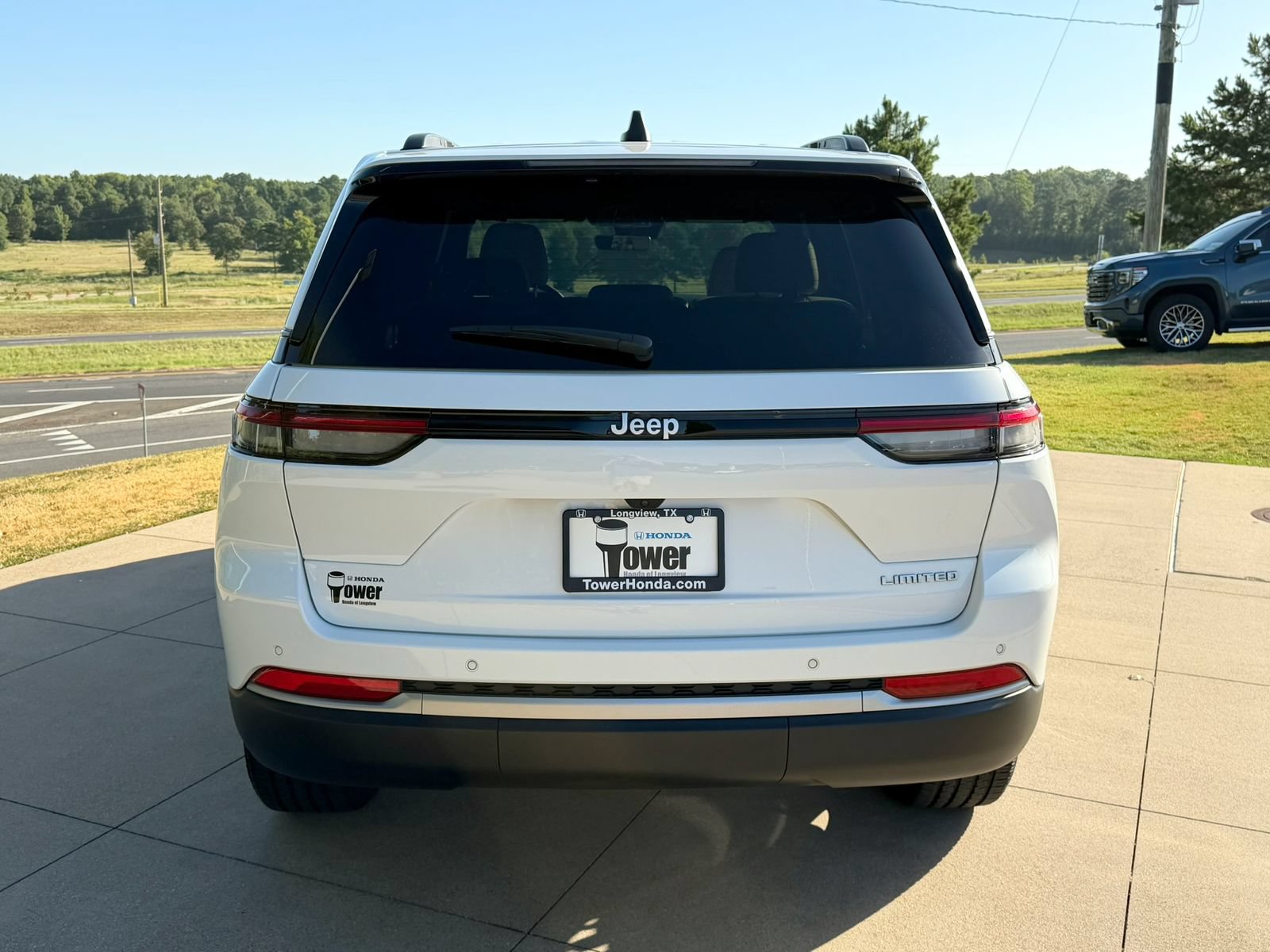 Used 2026 Jeep Grand Cherokee Limited RWD image 5