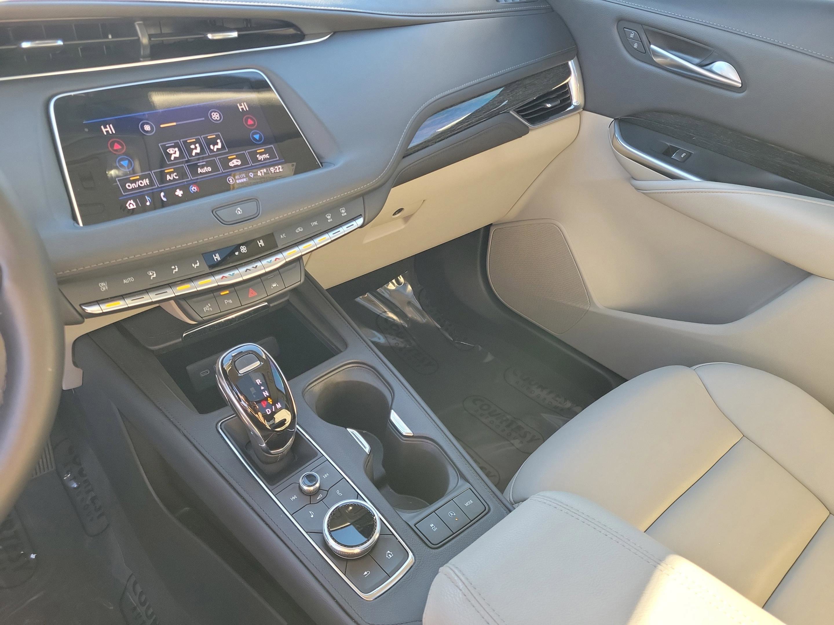 Used 2022 Cadillac XT4 Premium Luxury w/ Enhanced Visibility Package image 37