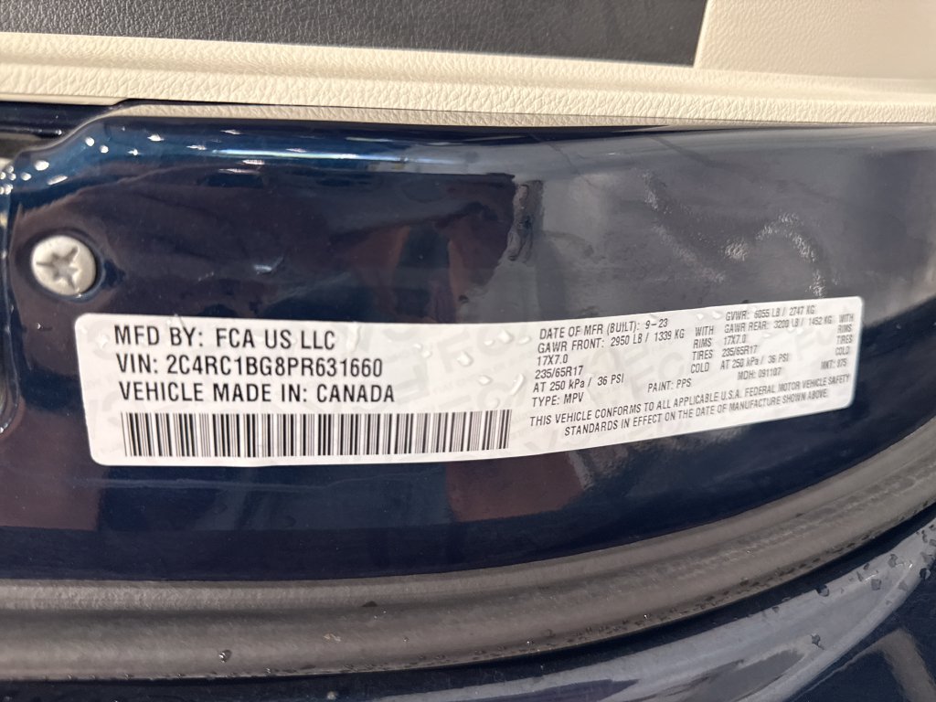 Used 2023 Chrysler Pacifica Touring-L FWD image 25