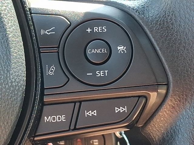 Used 2021 Toyota RAV4 LE AWD/4WD image 22
