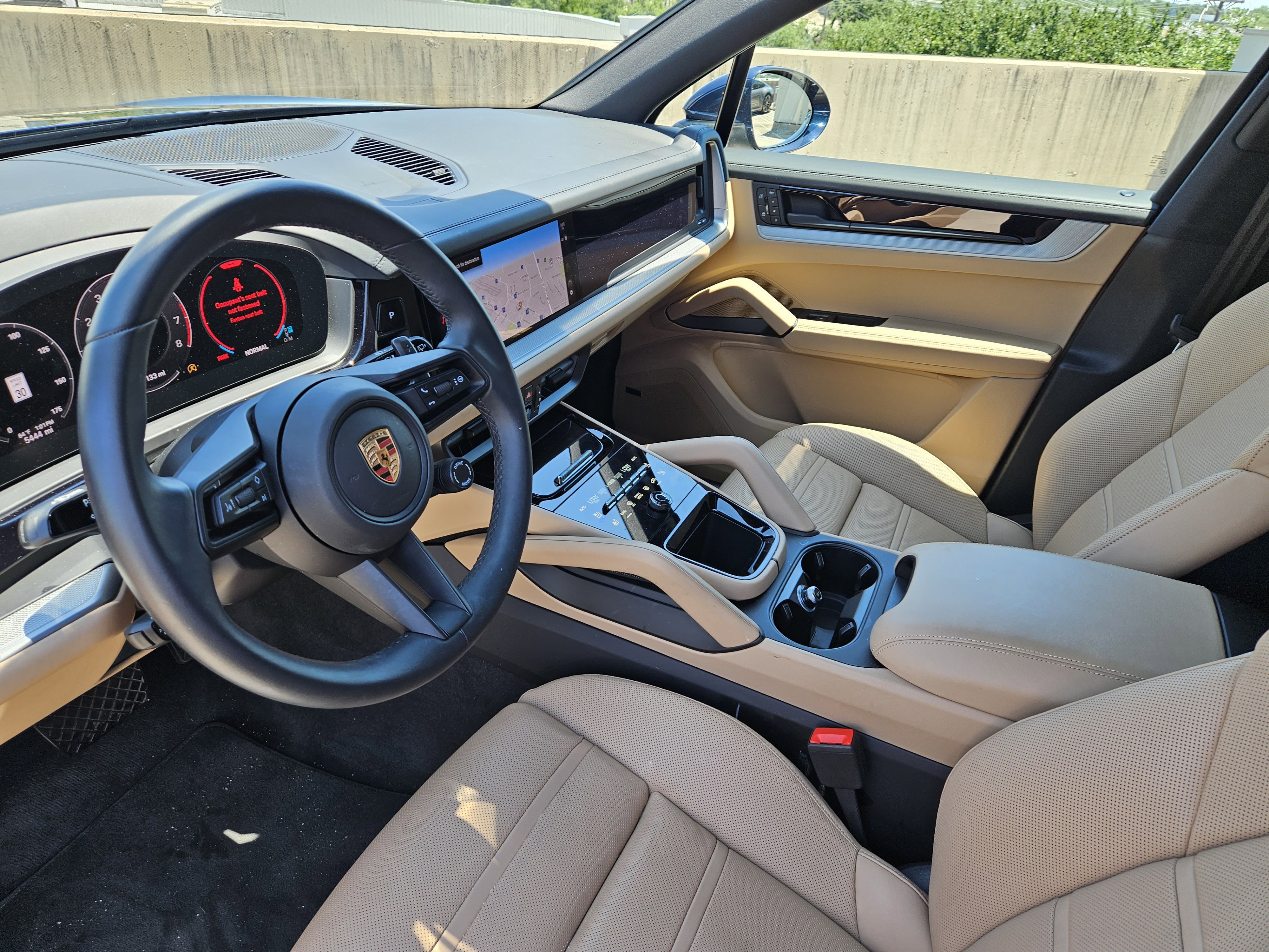 Certified 2025 Porsche Cayenne AWD/4WD image 4