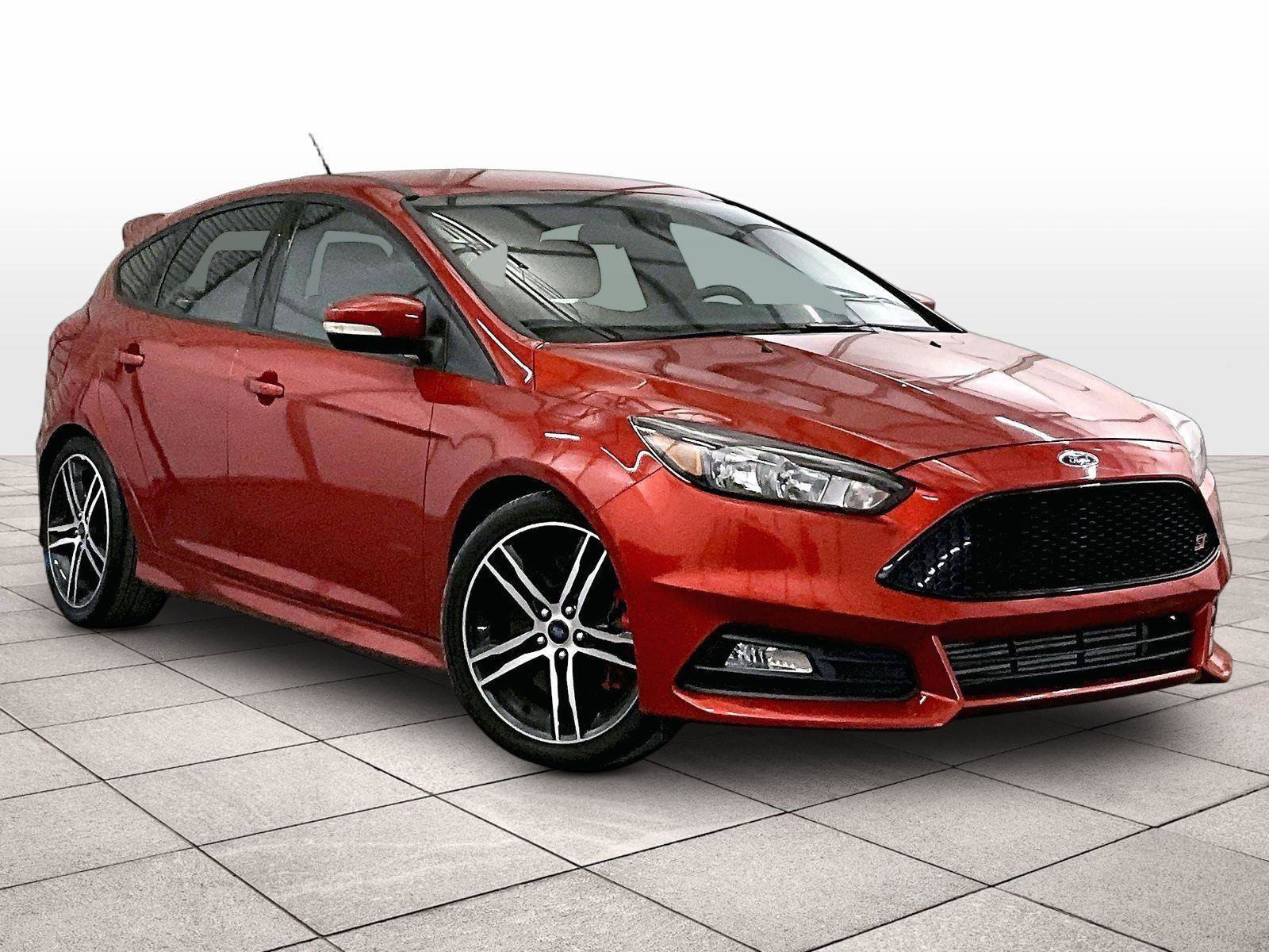 Used 2018 Ford Focus ST FWD image 2